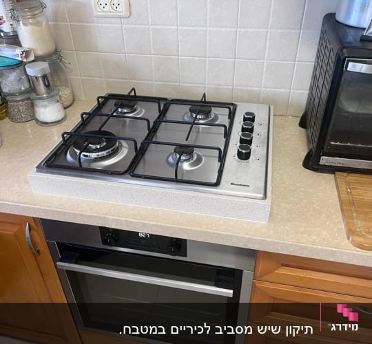 שיש במטבח עם כיריים ותנור אפייה